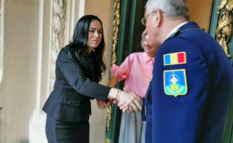 Onor adus de ministrul Simona Bucura-Oprescu veteranilor de război din România
