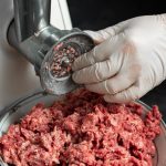 Mașini de tocat carne profesionale: Eficiență și performanță în industria alimentară