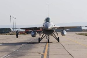 Un nou lot de aeronave F-16 Fighting Falcon a ajuns la Câmpia Turzii, consolidând capacitățile Forțelor Aeriene Române