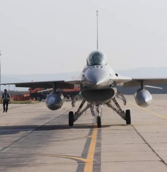 Un nou lot de aeronave F-16 Fighting Falcon a ajuns la Câmpia Turzii, consolidând capacitățile Forțelor Aeriene Române