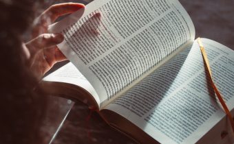 Cum se scrie corect: astfel sau ast fel?