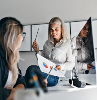 Ce întrebări să pui unei agenții de marketing din București înainte să semnezi contractul