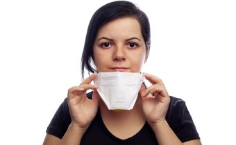 Masca tip șervețel: ce este, care sunt beneficiile și cum se folosește