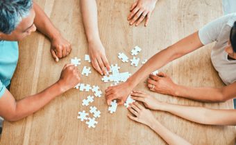 Ce criterii contează când alegi un organizator de team building în România