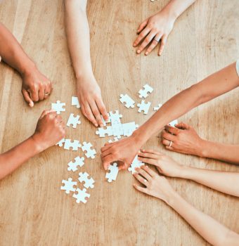 Ce criterii contează când alegi un organizator de team building în România