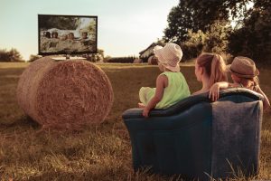 TCL 85C855: televizor uriaș pentru cei care vor experiență apropiată de cinema
