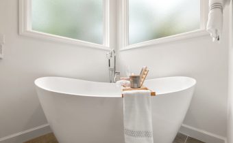 Amenajare baie modernă: idei practice pentru un spațiu elegant și funcțional